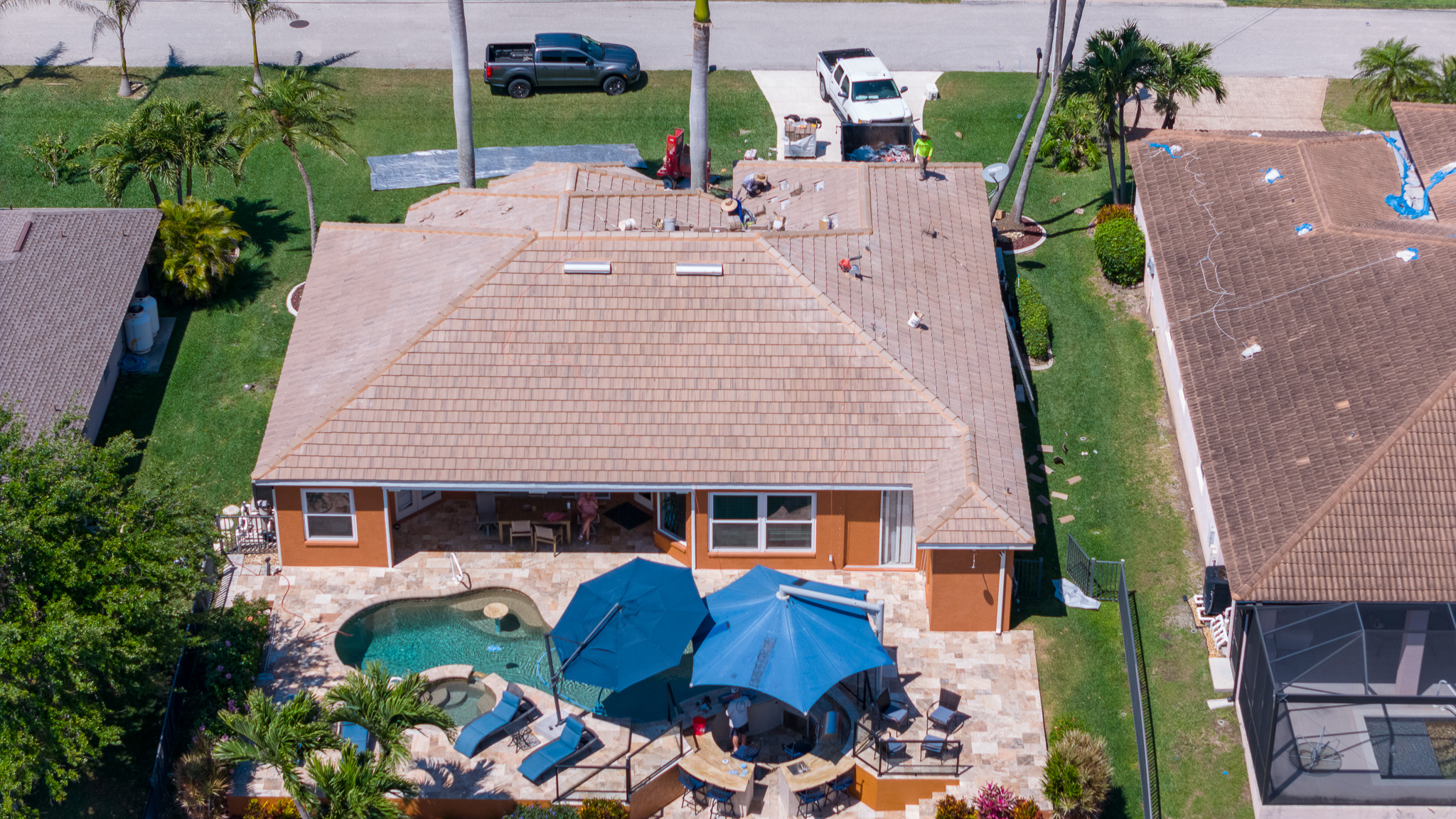 Aerial view of home with swimming pool